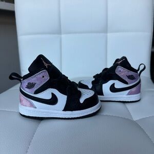 Nike Black and Pink Sneakers Classic Design